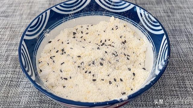 炸糖糕最忌小火慢炸，婆婆卖了40年的糖糕，教你炸糖糕正确做法