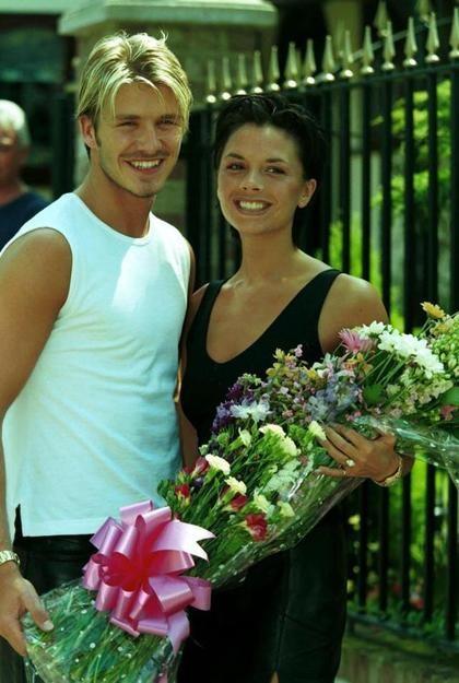 23年送14枚钻戒,贝克汉姆一边宠妻一边偷腥,维多利亚为什么不离异