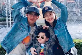 陈楚生带老婆云南逛街，全程手牵手好甜蜜，云姐犀利拒绝老板合照图片