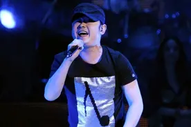 云朵：被刀郎养了10年，从服务员一路逆袭，登上春晚为师傅正名图片