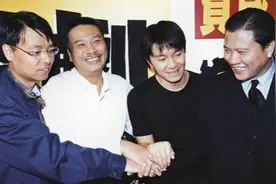 “影坛大哥”万梓良：一手捧红周星驰，为何却沦落到街头卖丑？图片