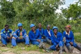 非洲首个全女性矿山，家暴女性避风港图片