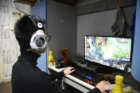 浙江高校男生凌晨一点不睡觉，舍友出声制止反被怼：谁会惯着你图片