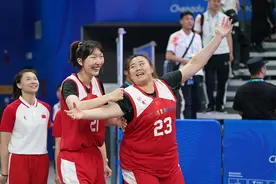 场上女版奥尼尔，场下是个大宝贝，刘禹彤未来必成中国女篮内线重要选择图片
