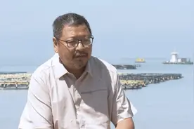 浙江男子白天卖鱼亏本，晚上卖鱼赚上亿，网友：他给鱼“镀金”了图片