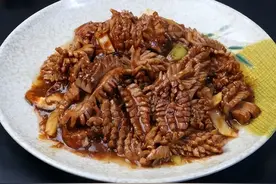 山东夫妻办满月酒，河南亲戚随礼1万，酒席过后礼金被退回，为何图片