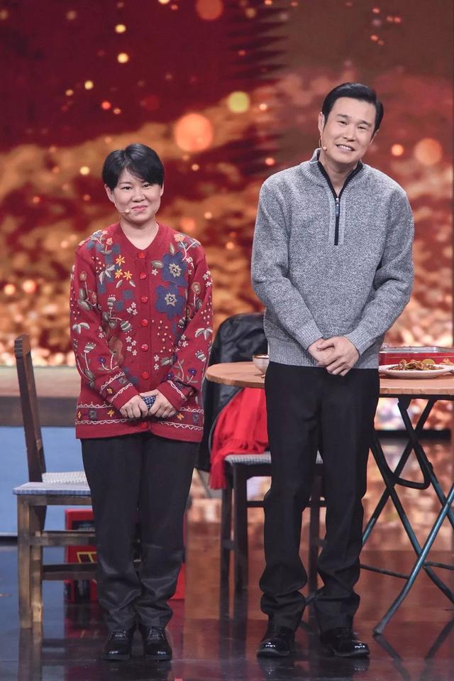 坎坷的小沈阳：与赵本山情同父子，走红后怎样对待结发妻？