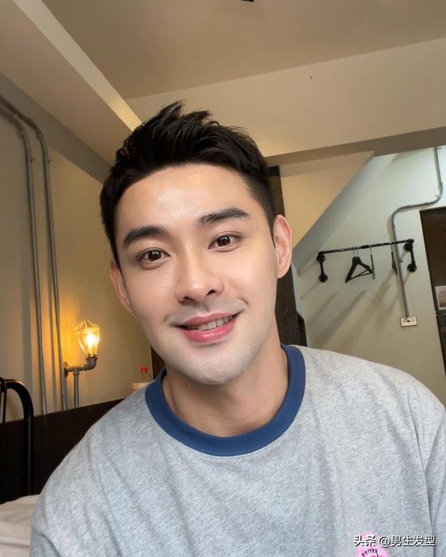 男生剪"露额"发型阳光帅气,这三款发型可以试试