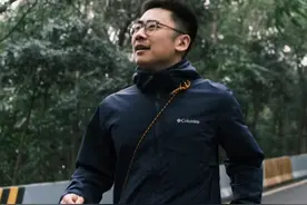 不建议中年男人穿的3种“冲锋衣”，自以为时髦，实际油腻烂大街图片