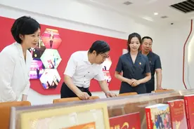 第1469期 自治区党委宣传部副部长、文明办主任王晓平一行到科尔沁区人民法院爱林工作室调研未成年人保护工作图片
