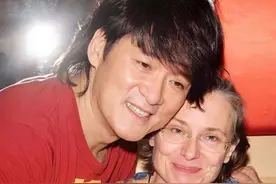 周华健，1960出生广东汕头人，娶了美国妻子，结婚36年儿女双全图片