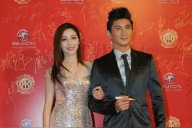 甘婷婷不愧是“最美潘金莲”！穿深V裙同框吴奇隆，身材一览无余图片