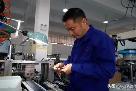 30年，他一直在跟笔头较劲！图片