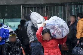 春运的这些搞笑PS图，其实都是哭着P的图片