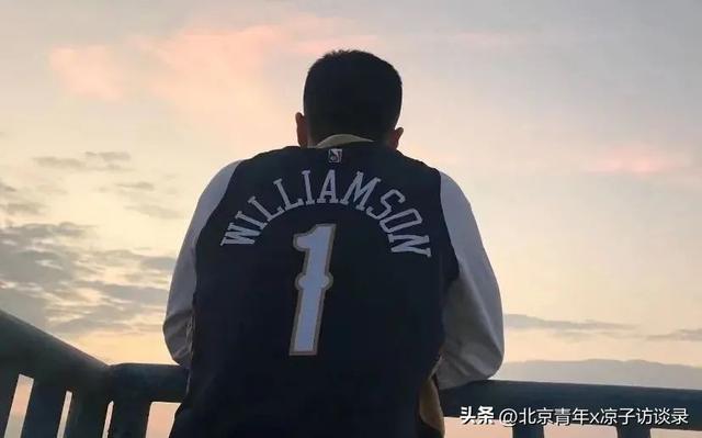 我，职业电竞选手，发现队友人手一个纸尿裤