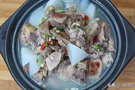 秋天需要进补，这道“老鸭萝卜汤”最合适不过，很适合老人孩子图片