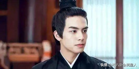 被明星毁掉的6大纸片人：容家美男被拉下神坛，最惨的还是张起灵