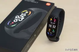 小米手环7台湾版：微放大的1.62英寸屏图片