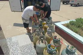 张家口万全集中回收废旧液化气罐150个图片