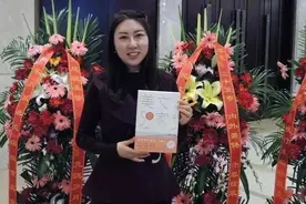 浅浅最新短诗“日夜不停地潮汐”爆了，我的灵魂早已出窍图片