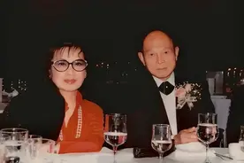 冯坚妮：离异带娃仍能嫁给霍英东，被宠52年生2子，最后分到50亿图片