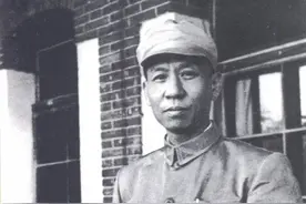 刘少奇唯一一次为大学题名难得一见！字字宽博，有“毛体”神韵图片