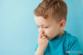 研究证实：爱抠鼻子的人，真的更容易老年痴呆！图片