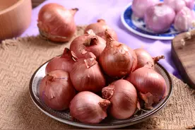 壹邦小知识：洋葱可以放多久不会坏 洋葱可以生吃吗图片