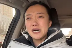 女子被公公赶出门，丈夫来接遭拒后，当家人面家暴，父母：你选的图片