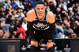 威少首战即彰显巨星实力，卢指导用人如神，卡椒明显胜前任一筹！图片