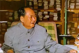毛主席去世前1天，划3道杠敲3下木板床，卫士看懂暗示后痛哭流涕图片