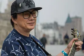73岁的许冠杰：谭咏麟唯一的偶像，张学友认可的歌神，他有多牛？图片