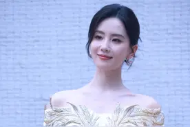 这一夜，女明星三伏天走红毯！热得都在扇扇子，还有人反季穿长袖图片