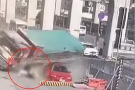 站着不动也可能出车祸？杭州这三名路人太冤了！图片