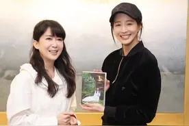 52岁孟庭苇人美审美差，穿纽扣裙打扮土味，肿成孕妇好浪费这身材图片
