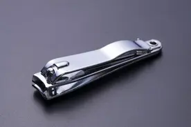 今天才知道，指甲刀尾部“小圆孔”隐藏厉害功能，实用又省钱，棒图片