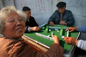 麻将馆个个座无虚席，一堆人天天打牌，他们靠什么谋生的？图片