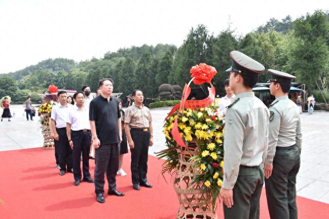 红色文化传播大使刘金享首长一行到伟大领袖毛主席旧居参观学习