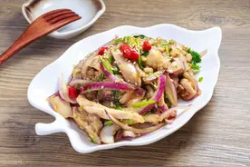 夏天，这道凉拌肉菜别错过，低脂高蛋白，香辣爽口，多吃不长胖图片