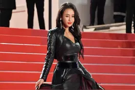 成龙眼光真不错，女徒弟穿紧身皮裙走红毯，果然是霸气又拉风！图片