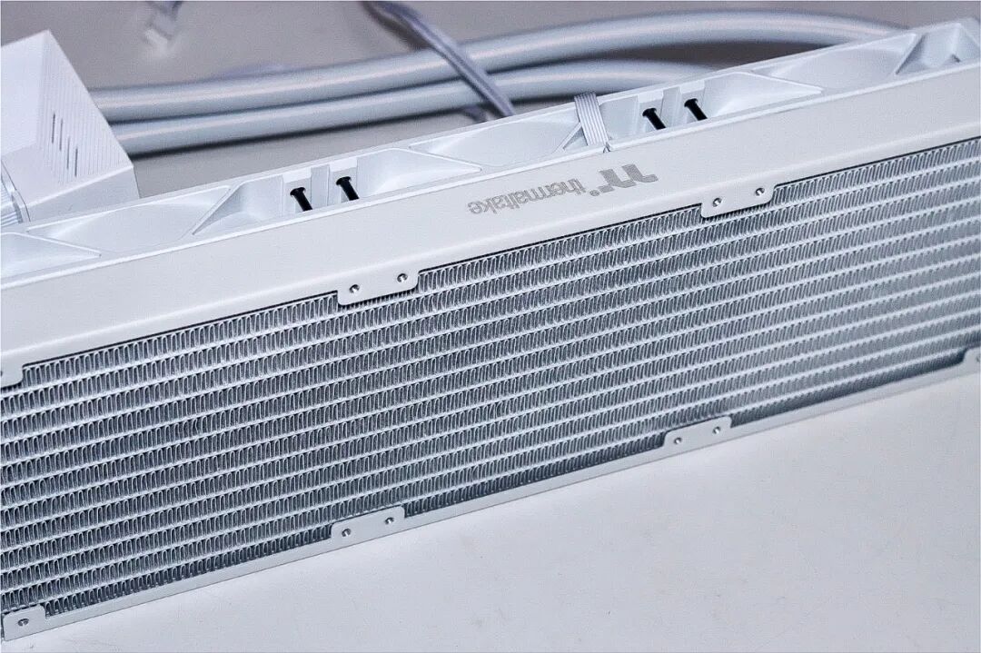 高端U配什么水冷才不拖后腿?实测TT钢影冰霜360水冷,这表现服了