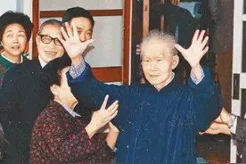 1990年孙立人病逝，临终前拉着儿子的手交代：不葬大陆，棺不入土图片