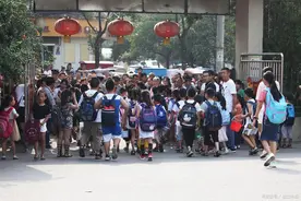 湖北9市相继公布中小学暑假时间，最早6月24日，家长叫苦不迭图片