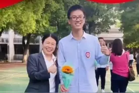 江西高考状元杨一鸣考726分，语文答题卡流出，工整干净堪称一绝图片