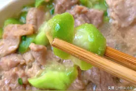 “吃蒸菜，防秋燥”，分享一款丝瓜蒸肉，荤素营养，解馋又强身图片