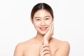 为什么？白天不化妆，晚上，也要用卸妆水，一起来看原因图片