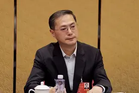 委员周世虹建议消除对罪犯子女考公的限制：一人犯罪一人当，父亲犯罪为什么要影响孩子上学找工作呢？图片