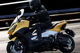 大踏板天花板，2022款雅马哈TMAX 560，5大升级诚意十足图片