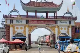 缅甸果敢：往日国门汉字已被更换，现使用缅文已成主流图片