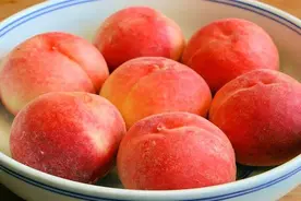 今天才知道，保存桃子那么简单，放半年都不会坏，而且越放越甜图片